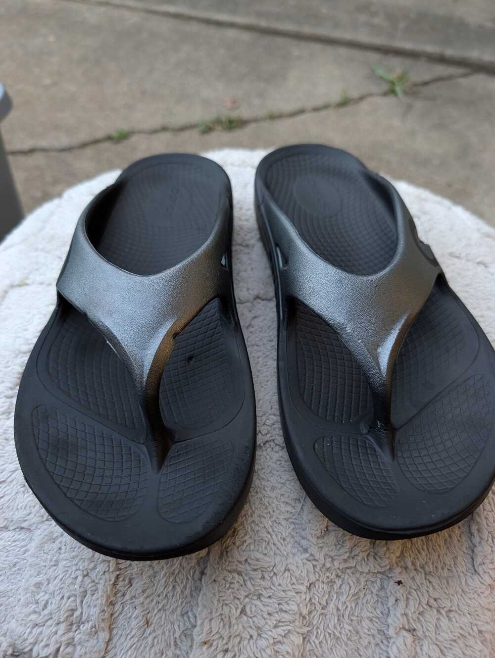 Oofos Toning Sandals Silver & Black Size 11